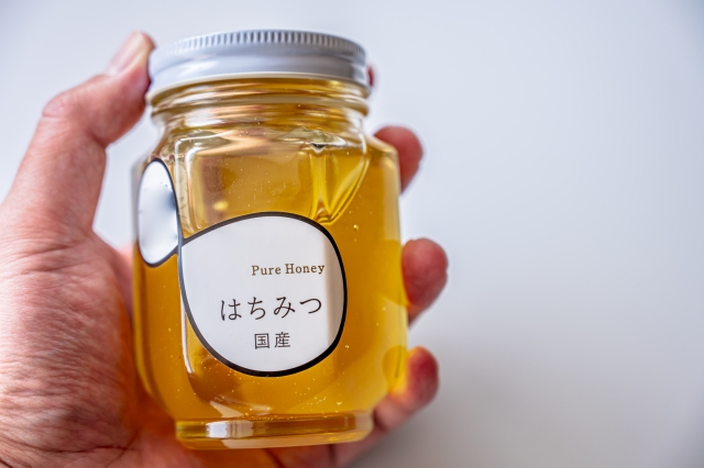 国産はちみつの瓶